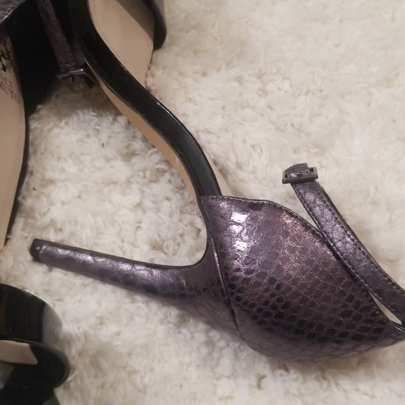 VINCE CAMUTO Black Patent & Leather Reptile Heel 9 - Picture 5 of 8